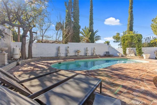 22444 Venido, Woodland Hills, CA 91364
