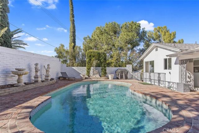 22444 Venido, Woodland Hills, CA 91364