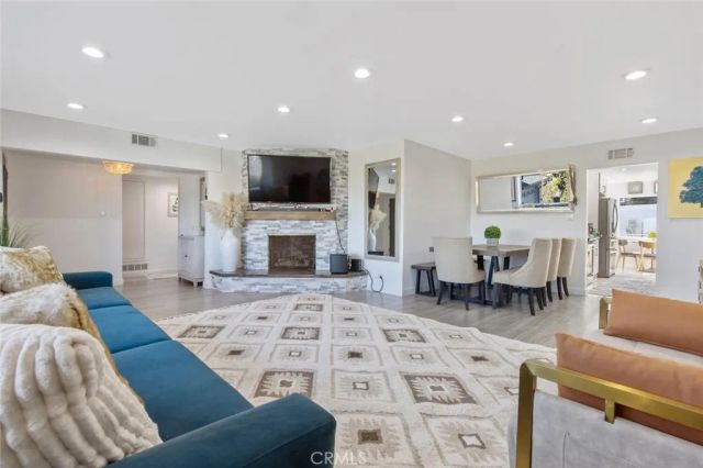 22444 Venido, Woodland Hills, CA 91364