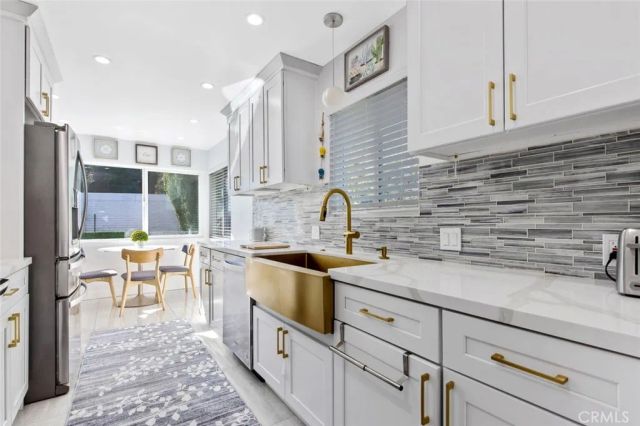 22444 Venido, Woodland Hills, CA 91364