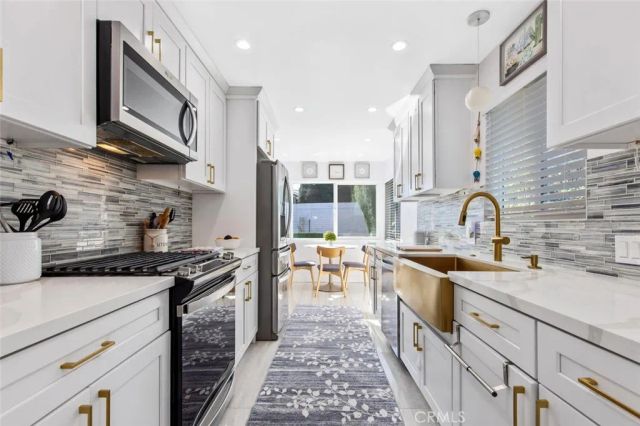22444 Venido, Woodland Hills, CA 91364