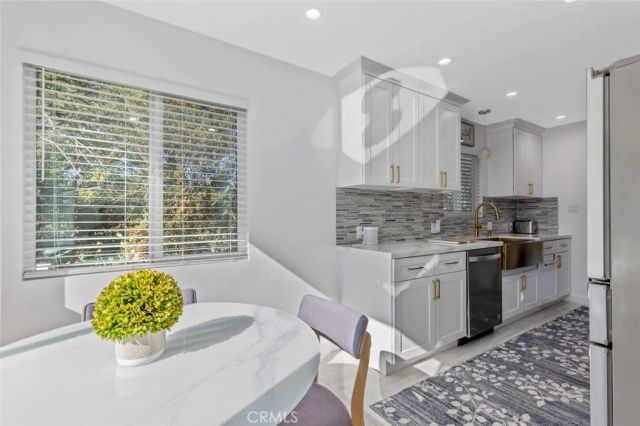 22444 Venido, Woodland Hills, CA 91364