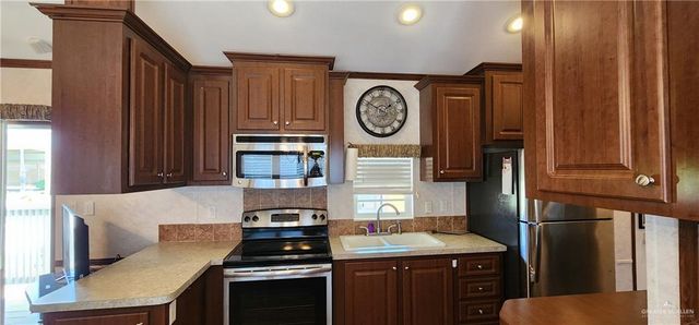 2305 Bobolink W Circle, Palmview, TX 78572