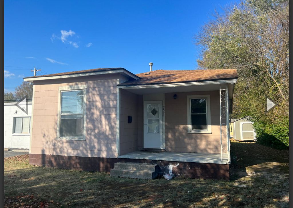 2551 West Grand Street, Springfield, MO 65802