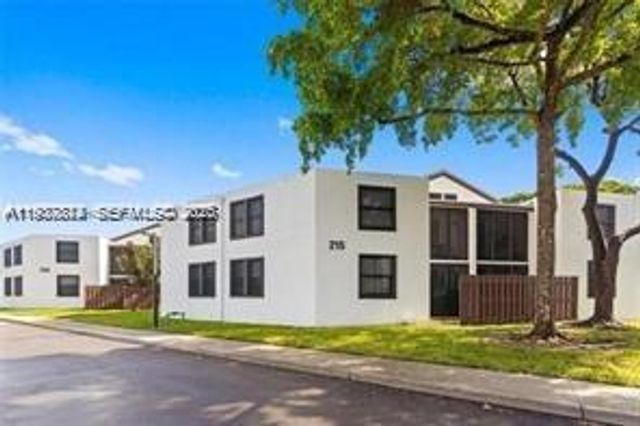 212 Lake Pointe Drive 210, Oakland Park, FL 33309