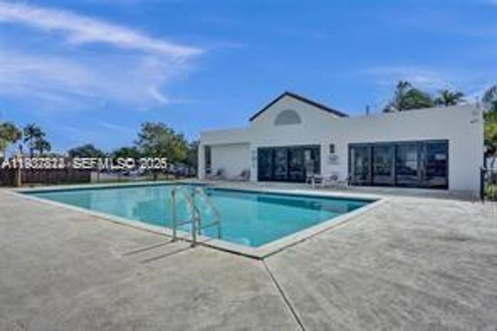 212 Lake Pointe Drive 210, Oakland Park, FL 33309