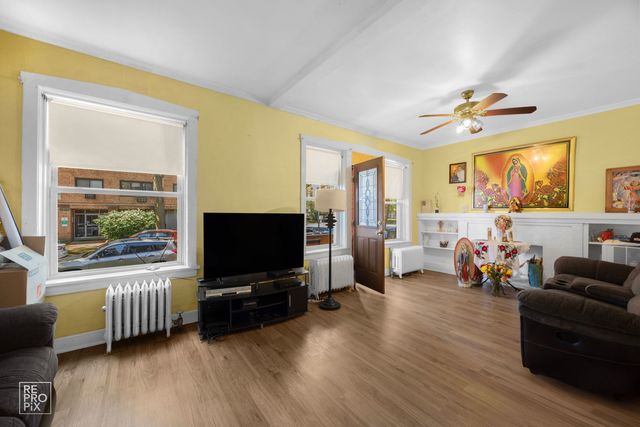 7227 N Damen Avenue, Chicago, IL 60645