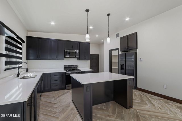 1376 Syrian Desert Drive, Chaparral, NM 88081