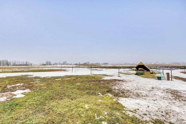 2412 WATER DIVISION ROAD, Green Bay, WI 54311