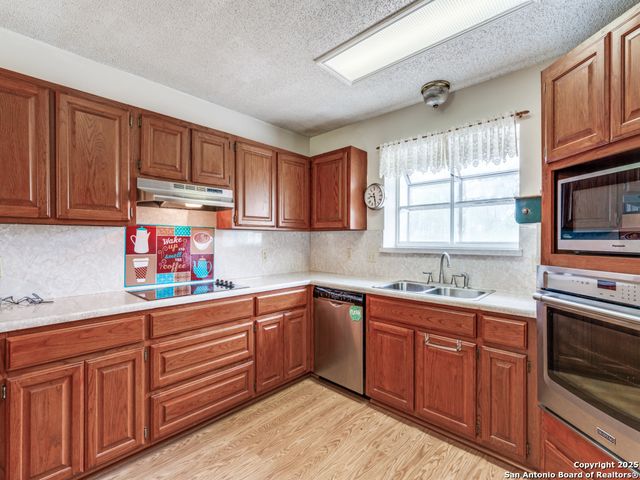 1026 Eagle Creek, Floresville, TX 78114