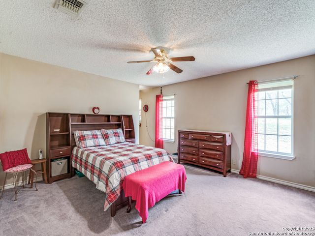 1026 Eagle Creek, Floresville, TX 78114