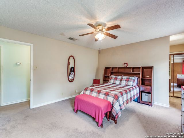 1026 Eagle Creek, Floresville, TX 78114