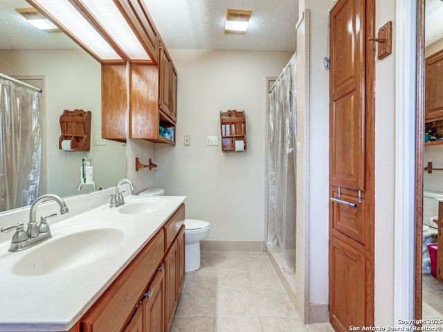1026 Eagle Creek, Floresville, TX 78114