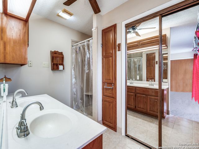1026 Eagle Creek, Floresville, TX 78114