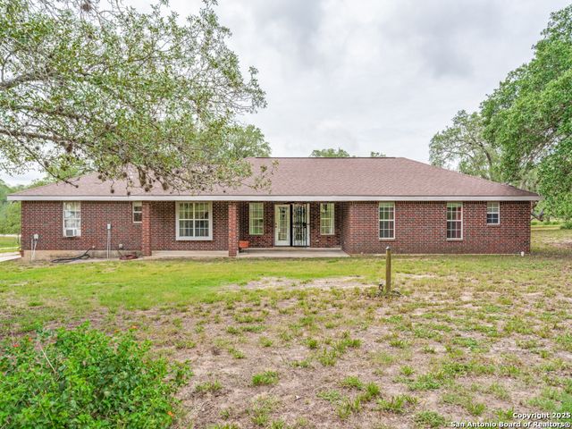 1026 Eagle Creek, Floresville, TX 78114