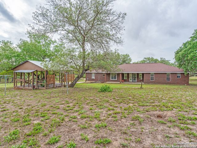 1026 Eagle Creek, Floresville, TX 78114