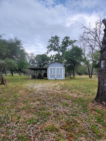 1026 Eagle Creek Dr, Floresville, TX 78114