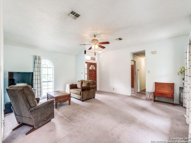 1026 Eagle Creek, Floresville, TX 78114