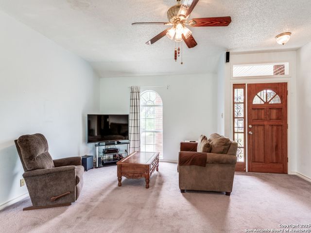 1026 Eagle Creek, Floresville, TX 78114