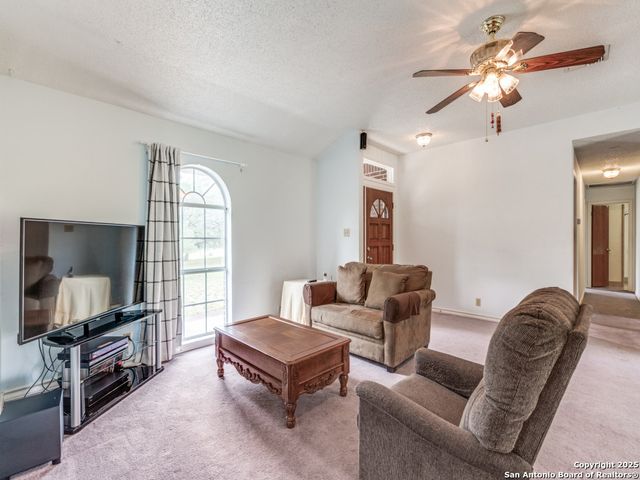 1026 Eagle Creek, Floresville, TX 78114