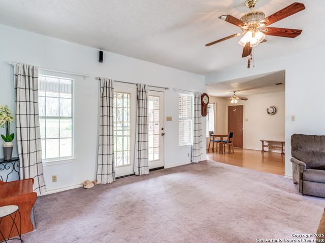 1026 Eagle Creek, Floresville, TX 78114