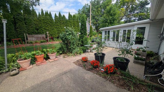 625 N CANTERBURY DRIVE, Appleton, WI 54915