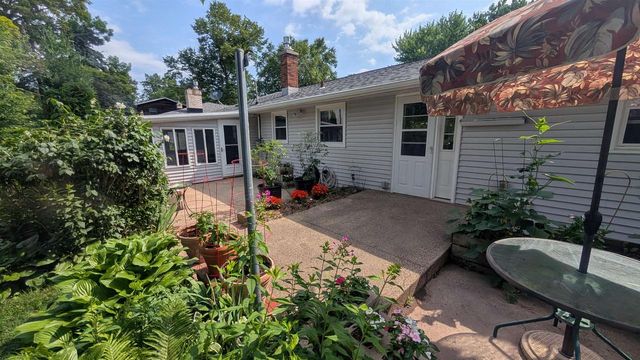 625 N CANTERBURY DRIVE, Appleton, WI 54915
