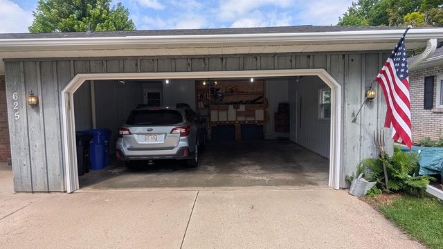 625 N CANTERBURY DRIVE, Appleton, WI 54915