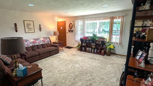 625 N CANTERBURY DRIVE, Appleton, WI 54915