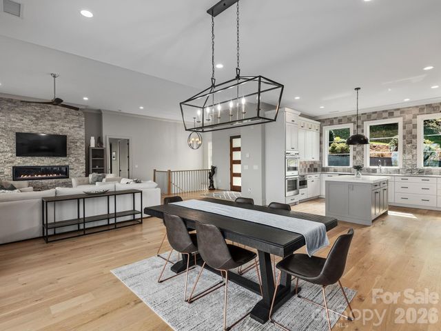 642 Altamont View, Asheville, NC 28804