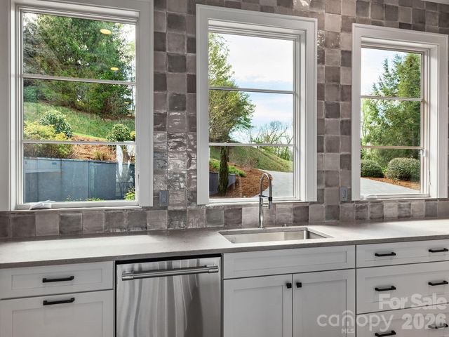 642 Altamont View, Asheville, NC 28804