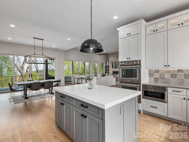 642 Altamont View, Asheville, NC 28804