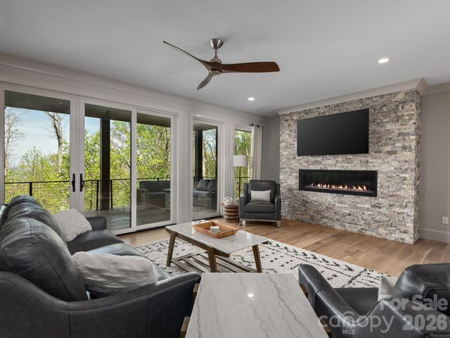 642 Altamont View, Asheville, NC 28804