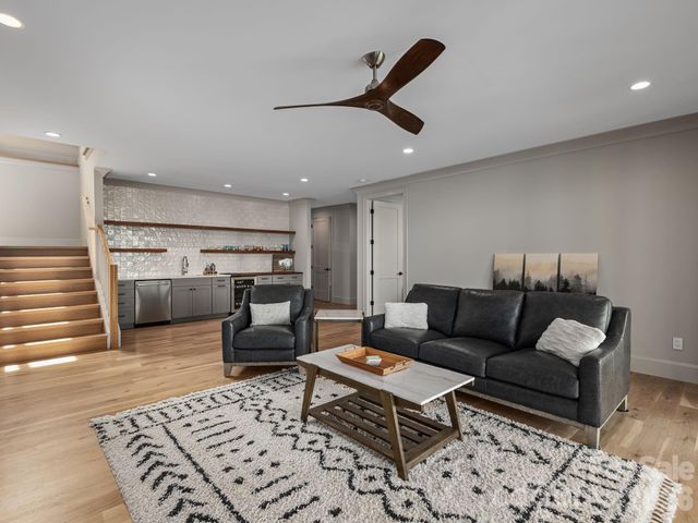 642 Altamont View, Asheville, NC 28804