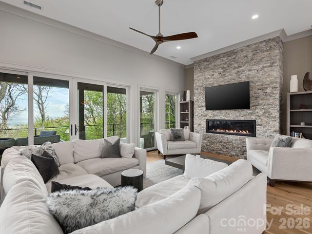 642 Altamont View, Asheville, NC 28804