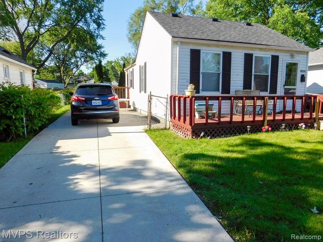 20334 E 8 Mile Road, Harper Woods, MI 48225