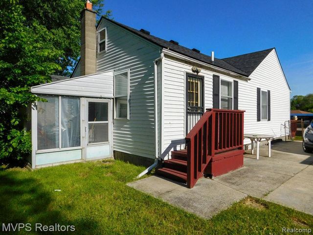 20334 E 8 Mile Road, Harper Woods, MI 48225