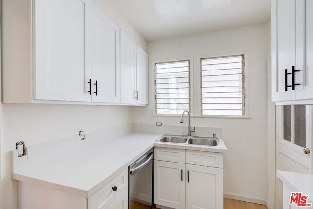 143 S Canon Drive B, Beverly Hills, CA 90212