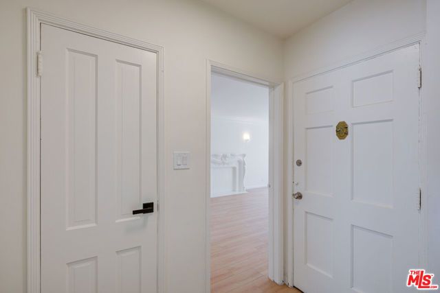 143 S Canon Drive B, Beverly Hills, CA 90212