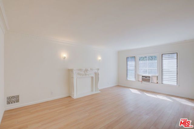 143 S Canon Drive B, Beverly Hills, CA 90212