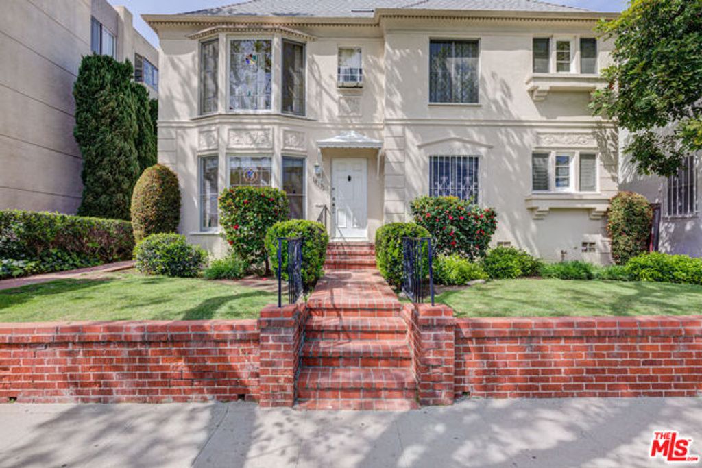 143 S Canon Drive B, Beverly Hills, CA 90212