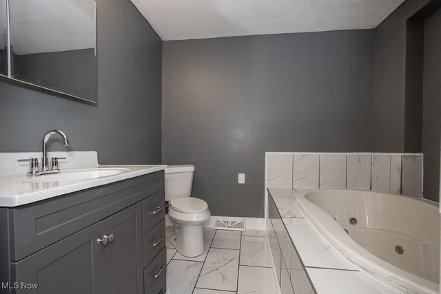 1063 Packard Drive, Akron, OH 44320