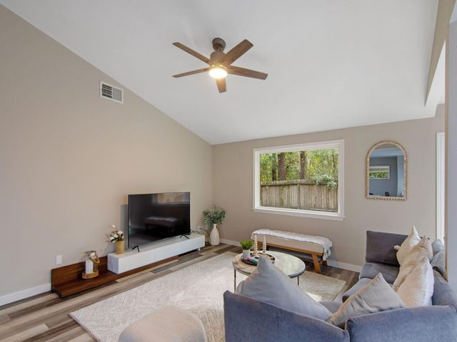 17 W Broken Oak, The Woodlands, TX 77381