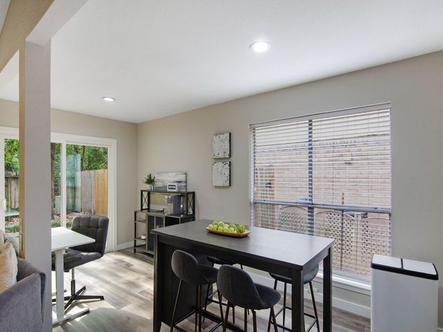 17 W Broken Oak, The Woodlands, TX 77381