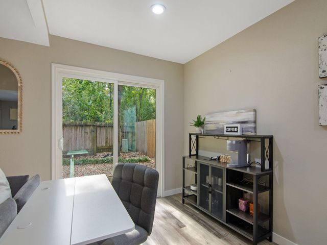 17 W Broken Oak, The Woodlands, TX 77381