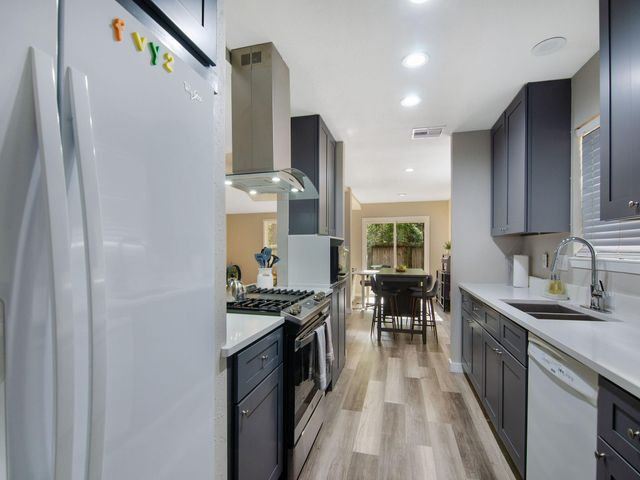 17 W Broken Oak, The Woodlands, TX 77381