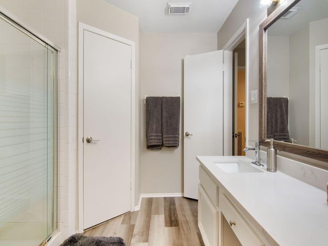 17 W Broken Oak, The Woodlands, TX 77381