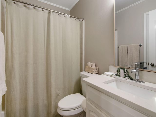 17 W Broken Oak, The Woodlands, TX 77381