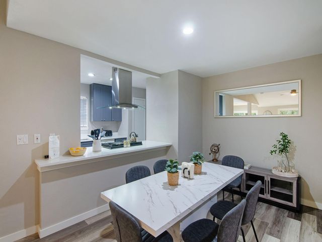 17 W Broken Oak, The Woodlands, TX 77381