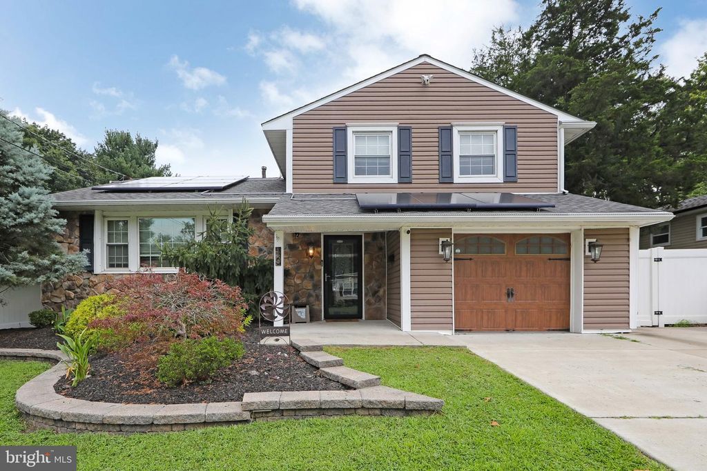10 FORREST DR, BLACKWOOD, NJ 08012 — photo 2